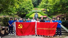 <b>引领青年学子走出尝试室、讲堂和</b>